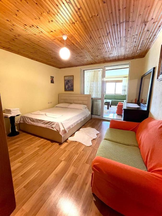 Blue Guesthouse Gjirokaster Bagian luar foto