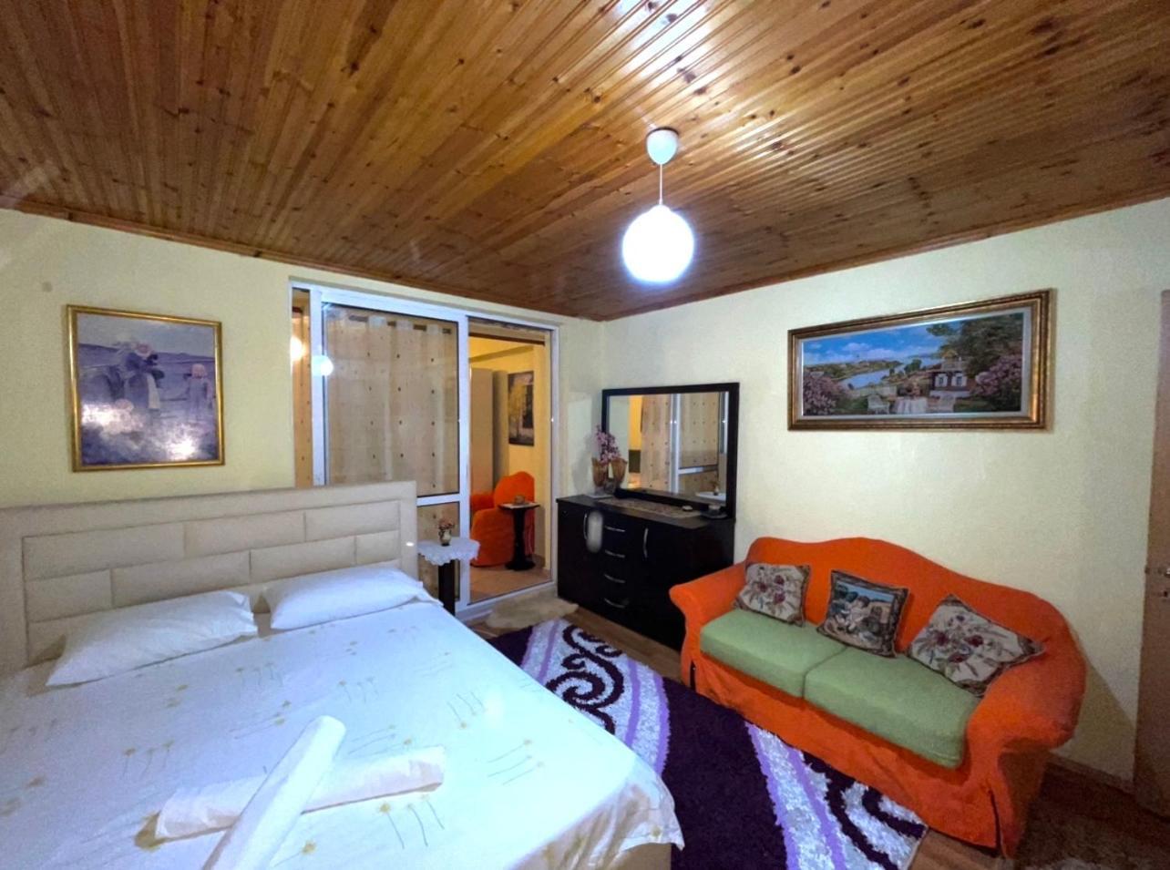 Blue Guesthouse Gjirokaster Bagian luar foto