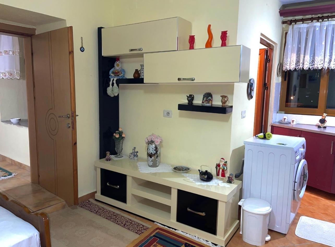 Blue Guesthouse Gjirokaster Bagian luar foto