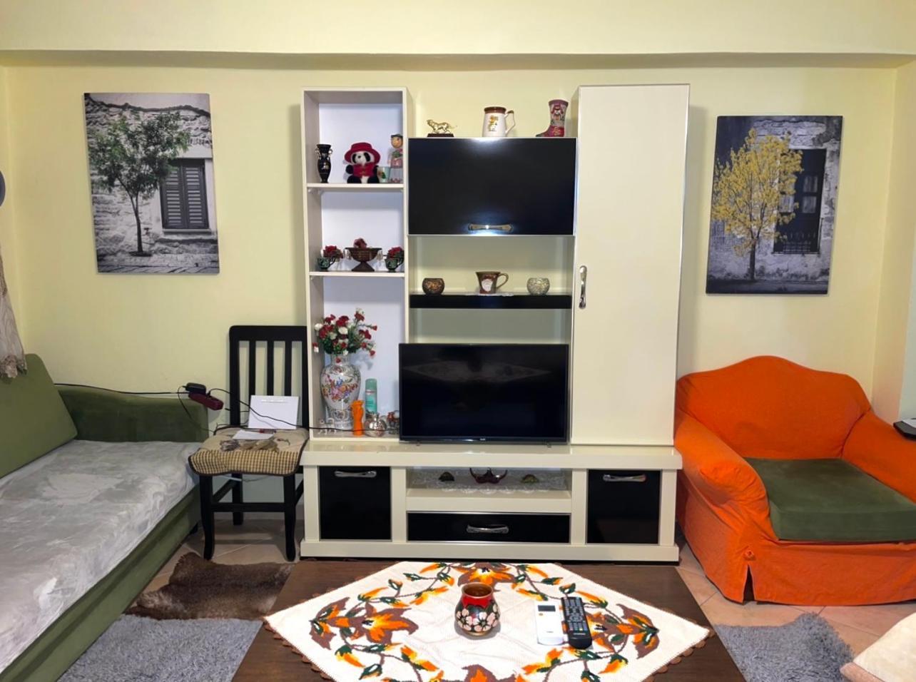 Blue Guesthouse Gjirokaster Bagian luar foto