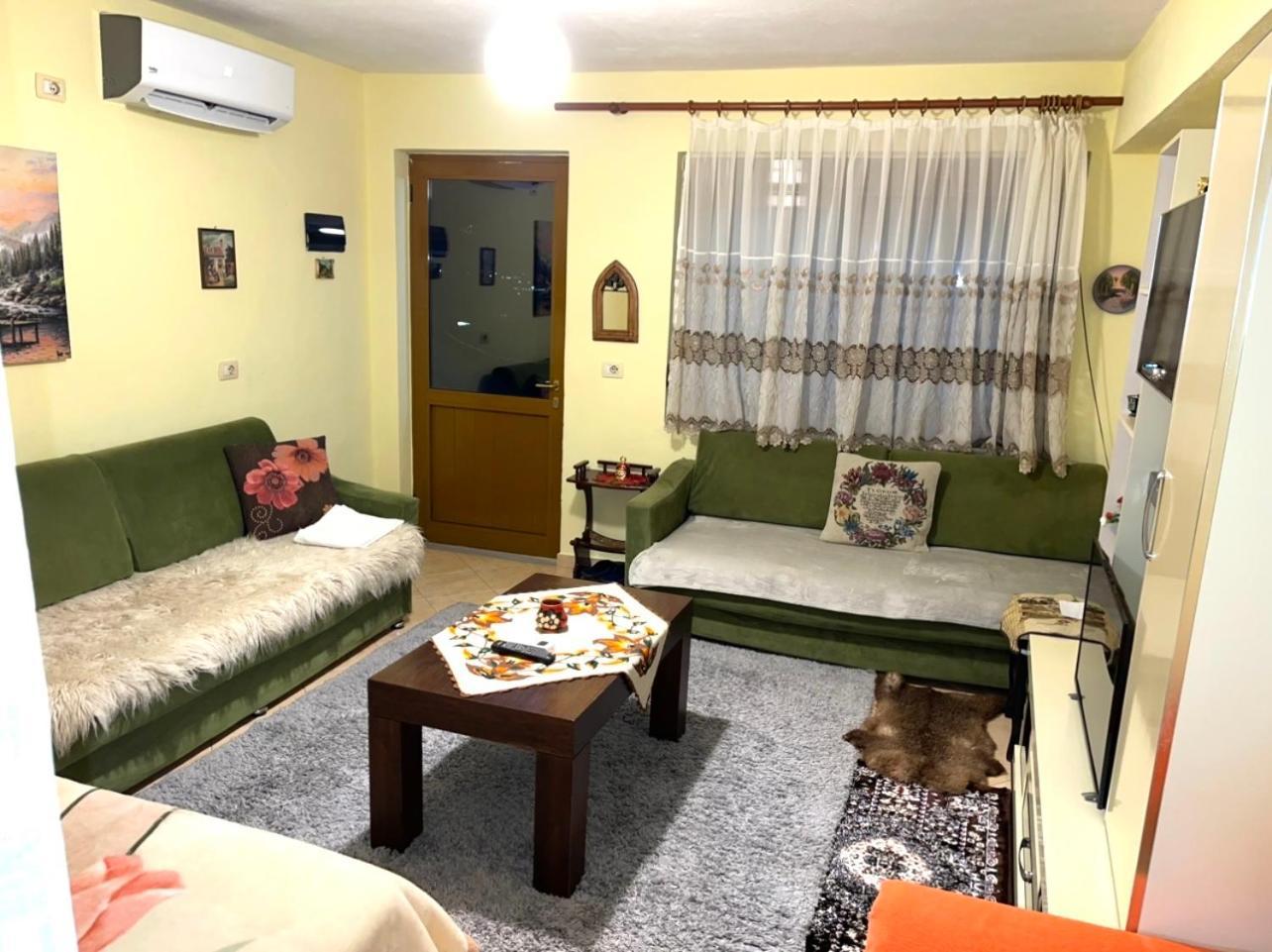 Blue Guesthouse Gjirokaster Bagian luar foto